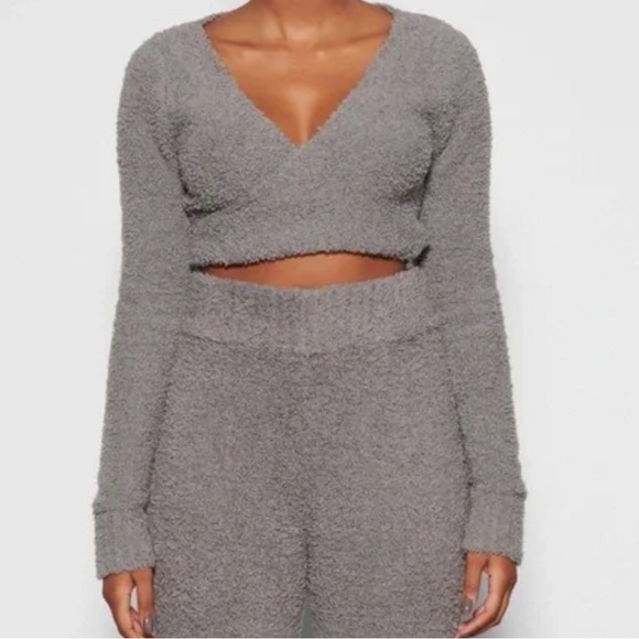 Skims Gray Wrap Women’s Fuzzy top - Picture 1 of 3